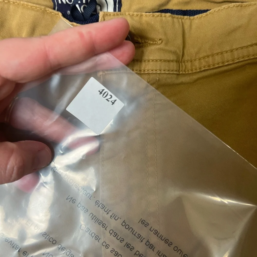 The North Face Men's 38 Regular Tan‎ Flat Front Khaki Shorts